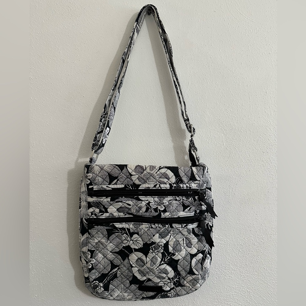 Very Bradly quilted black and white floral cross body‎ purse adjustable